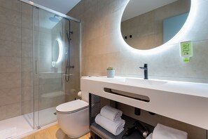 Shower, hair dryer, towels, soap - Sholeo Lodges Las Palmas Flats (Las Palmas de Gran Canaria)