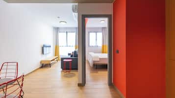 Apartamento básico, 1 quarto | Área de estar | TV de tela plana 42 polegadas com canais a cabo