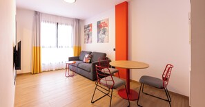 Apartamento básico, 2 quartos | Ferros/tábuas de passar roupa, Wi-Fi de cortesia, roupa de cama