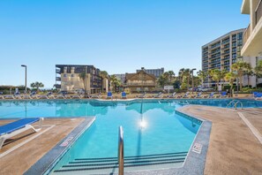 Piscine intérieure, piscine extérieure