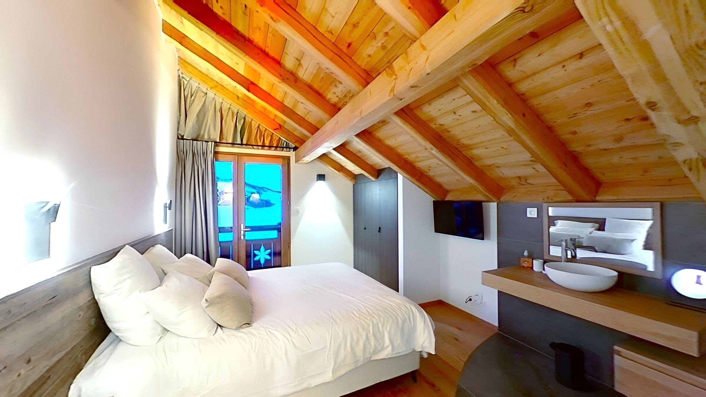 5 slaapkamers, een strijkplank/strijkijzer, wifi, beddengoed