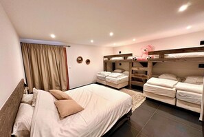 5 bedrooms, iron/ironing board, WiFi