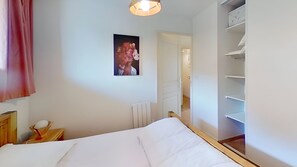 2 sovrum och strykjärn/strykbräda