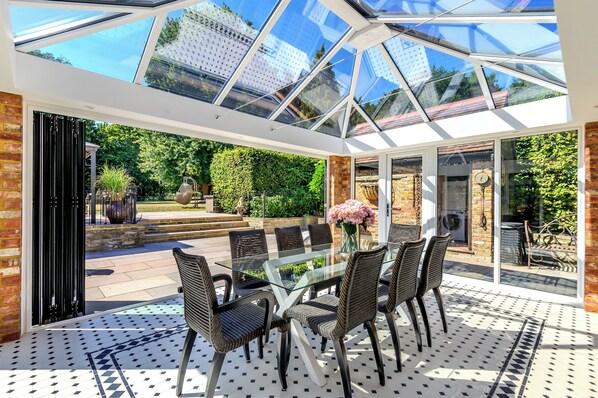 Outdoor dining