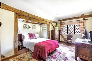 3 chambres, fer et planche à repasser, Wi-Fi, draps fournis