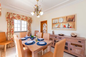 In-room dining - Villa Agadir (Albufeira)
