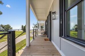 Terrace/patio - Beach Retreat on Mississippi Coast (Gulfport)