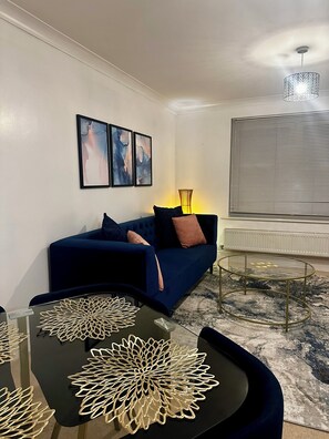 TV - *Sunderland City Centre* Modern 2 Bed Apartment (Sunderland)