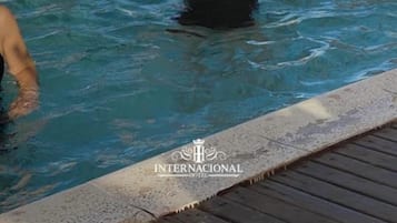 Una piscina techada