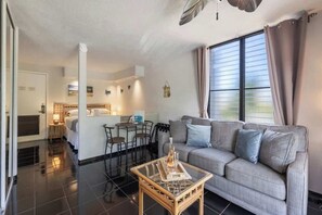 TV - Kihei Studio, AC, walk to shops, dining, & beach (Kihei)