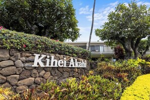 Exterior detail - Kihei Akahi C320 (Kihei)