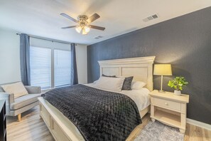 3 soverom, safe på rommet, strykejern/-brett og wi-fi