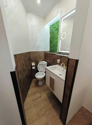 Handtücher, Seife, Toilettenpapier
