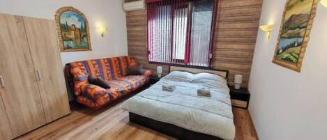 1 habitación, wifi y ropa de cama