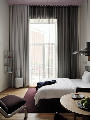 Studio for 2 with High Ceilings