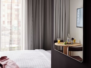Studio Apartment for 2 with Balcony | Ropa de cama hipoalergénica, cortinas blackout y insonorización