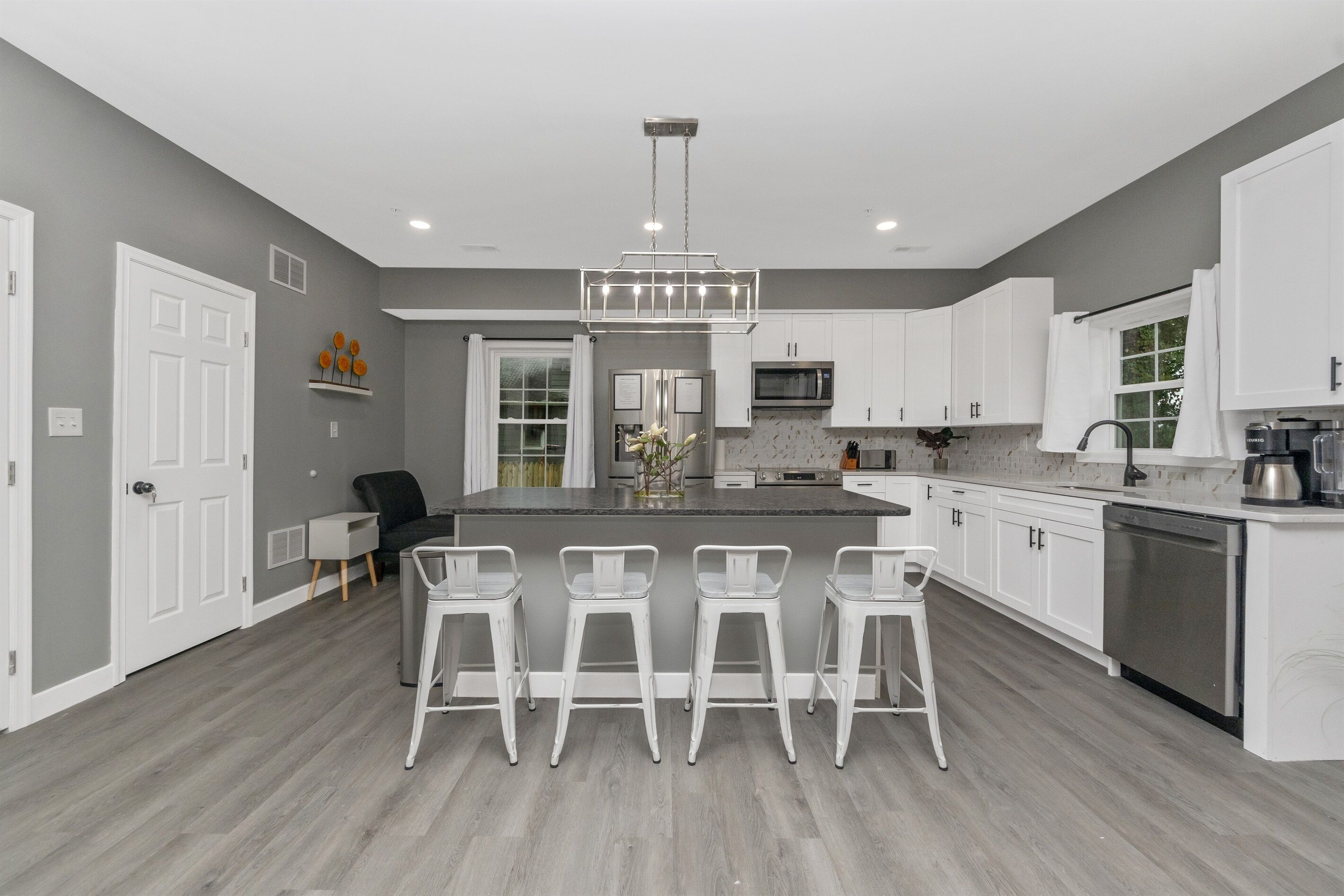 Refrigerador, microondas, parrilla de estufa y lavavajillas 