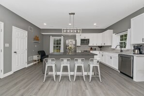 Fridge, microwave, stovetop, dishwasher - 332/338 judysplaces in Lansdowne, 2 houses combo (Lansdowne)