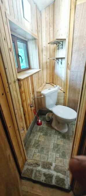 Hårføner, badekåper, tøfler og håndklær