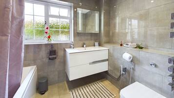 House | Bilik Mandi | Pancuran mandi, tab mandi rendaman dalam