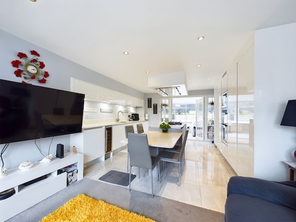 House | Living area | TV, fireplace