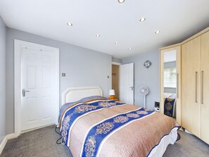 4 chambres, fer et planche à repasser, Wi-Fi gratuit, draps fournis