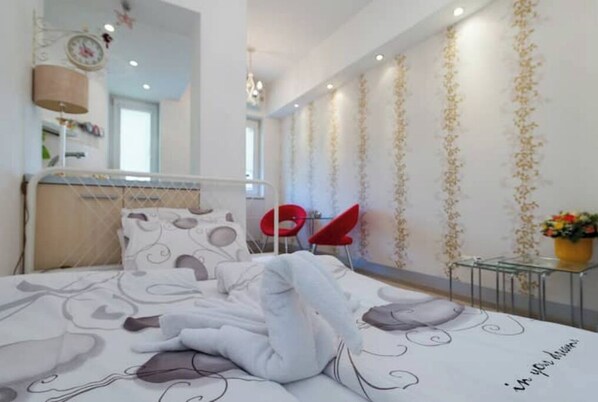 1 bedroom, WiFi, bed sheets - Lovely Top Center Studio
(Sofia)