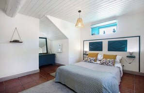 3 bedrooms, iron/ironing board, travel crib, WiFi