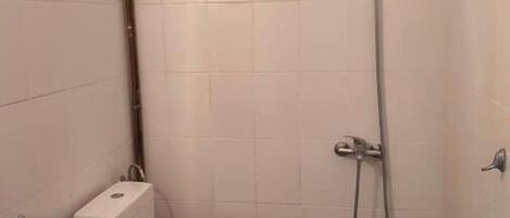 Pyyhkeet, saippua, vessapaperi