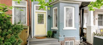 Treelined street downtown. 100 walk/transit score. Ideal for Work/Life/Family.