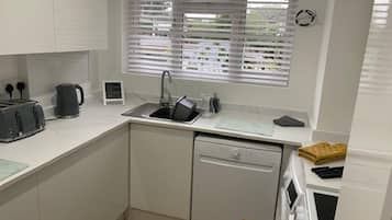 Ferienhaus | Eigene Küche | Kühlschrank, Mikrowelle, Ofen, Herdplatte