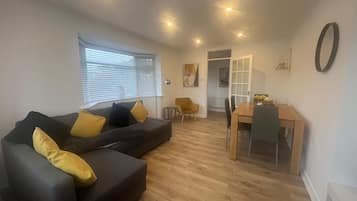 Ferienhaus | Wohnbereich | Fernseher