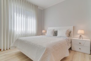 3 bedrooms, blackout drapes, iron/ironing board, free WiFi - Villa Quinta Grande (Camara de Lobos)