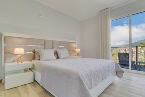 3 bedrooms, blackout drapes, iron/ironing board, free WiFi - Villa Quinta Grande (Camara de Lobos)