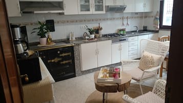 Fridge, microwave, oven, coffee/tea maker