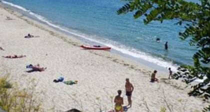 3' from the COAST 🏖️, LARGE AND BRIGHT HOUSE w/Garden 🏡, 20' from SANTIAGO🕍.