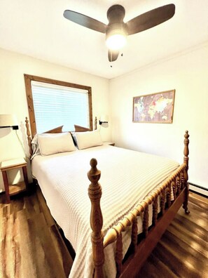 2 slaapkamers, een strijkplank/strijkijzer, gratis wifi, beddengoed