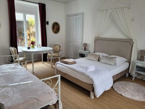6 Schlafzimmer, Bügeleisen/Bügelbrett, Reisekinderbett, WLAN