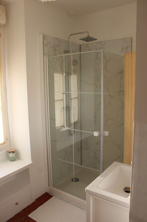 Hair dryer, towels - Gite des Hirondelles (Morannes sur Sarthe-Daumeray)