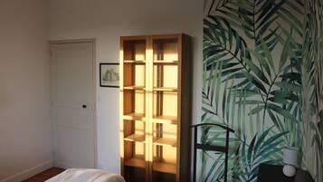6 bedrooms, iron/ironing board, travel cot, WiFi