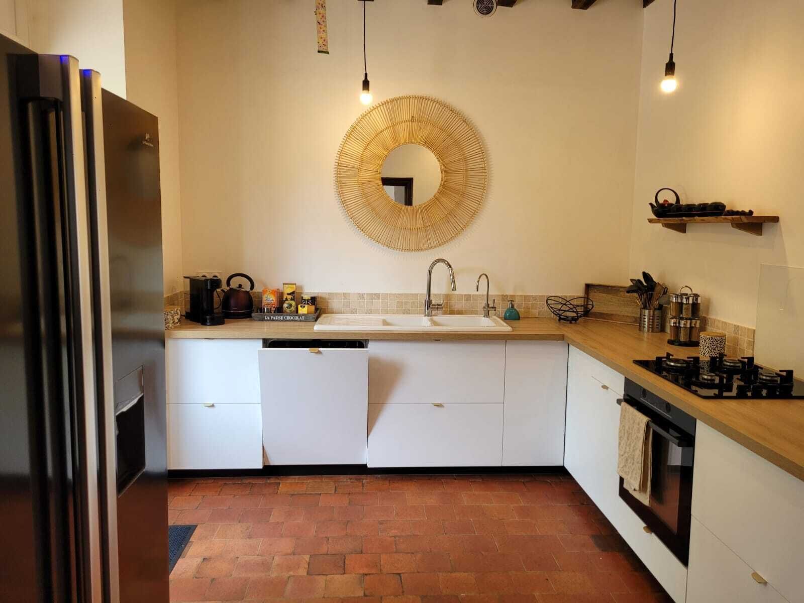 Frigorífico, microondas, horno y placa de cocina