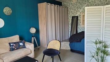 1 bedroom, iron/ironing board, Internet, bed sheets