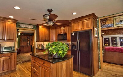 Peaceful 5-bedroom secluded country home close to 2 ski resorts & attractions