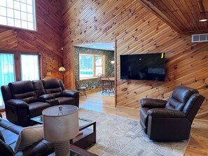 Smart TV, books - Peaceful 5-bedroom secluded country home close to 2 ski resorts & attractions (Factoryville)