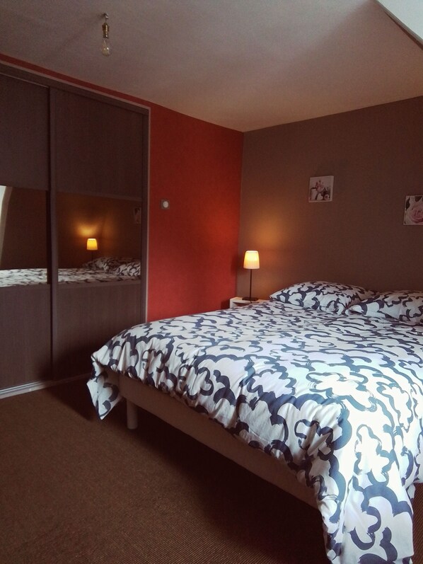 2 bedrooms, bed sheets