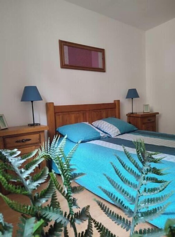 3 chambres, bureau, Wi-Fi gratuit, draps fournis