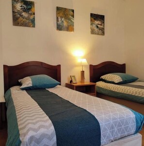 3 chambres, bureau, Wi-Fi gratuit, draps fournis
