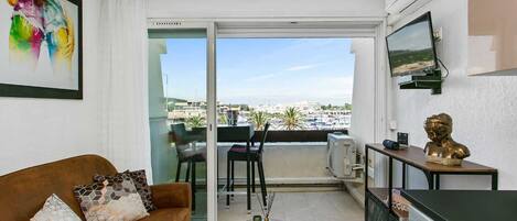 تلفزيون ذكي