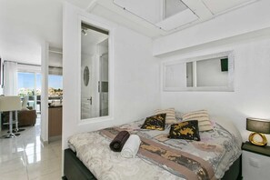 1 bedroom, iron/ironing board, WiFi, bed sheets - L'After Port Nature, naturist village (Agde)