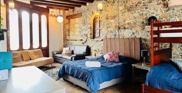 1 slaapkamer, een strijkplank/strijkijzer, wifi, beddengoed